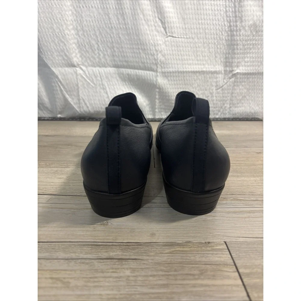 Women's 12 Wide Trotters Navy Blue Leather Reggie Loafers Slip On Comfort Shoe